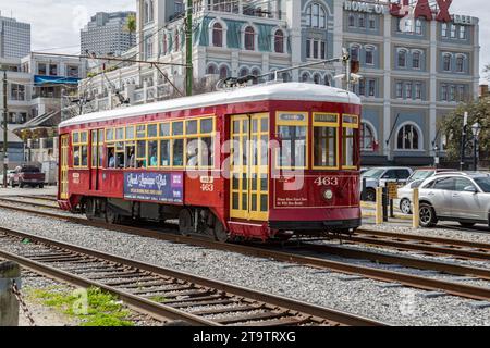 Tramway sur le bord de la rivière de la Nouvelle-Orléans près de la brasserie Jax dans le centre-ville de la Nouvelle-Orléans, Louisiane Banque D'Images