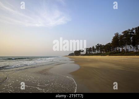 Une plage déserte à Colva Beach à Goa, en Inde Banque D'Images