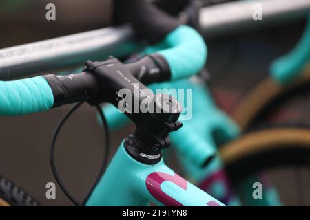 Dublin, Irlande. 26 novembre 2023. Sport Ireland Campus vue abstraite d'un vélo Bianchi de l'équipe nationale française de cyclo cross. (Hugh de Paor/SPP) crédit : SPP Sport Press photo. /Alamy Live News Banque D'Images