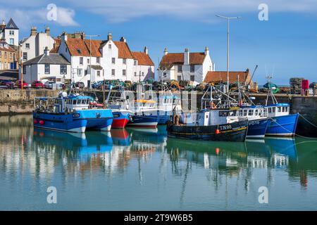 Bateaux de pêche dans le port de Pittenweem à East Neuk de Fife, en Écosse, au Royaume-Uni Banque D'Images