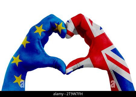 brexit, les mains de l'homme en forme de coeur modelé avec le drapeau de l'Union européenne bleu et le drapeau de la grande-bretagne royaume-uni sur le fond blanc, vote référendum pour le concept de sortie du royaume-uni Banque D'Images