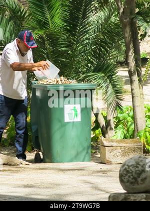 Gardner s'occupe de Park Maintenance Banque D'Images
