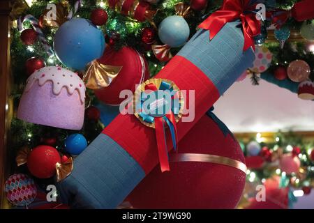 Washington DC, États-Unis. 27 novembre 2023. La Maison Blanche à Washington, DC décoré pour les vacances d’hiver 2023, avec le thème « magie, émerveillement et joie », 27 novembre 2023.crédit : Chris Kleponis/CNP/MediaPunch crédit : MediaPunch Inc/Alamy Live News Banque D'Images