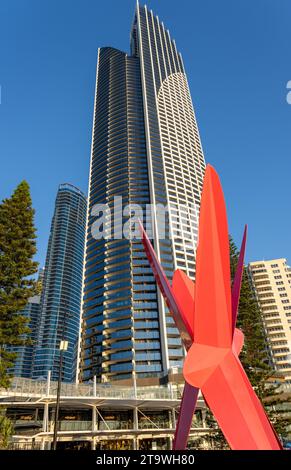 Surfers Paradise Australie - septembre 21 2023 ; Surfers Paradise plage et horizon de tous les yeux sur nous : The Commonwealth Star par l'artiste Stuart GR Banque D'Images