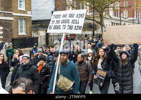 Ceux qui sont gentils avec le cruel seront cruels avec le genre, marchent contre l'antisémitisme, des dizaines de milliers de personnes protestent contre une montée des crimes haineux Banque D'Images