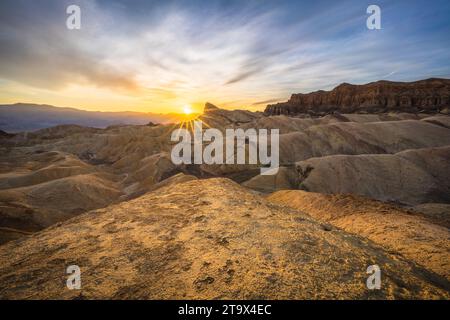 coucher de soleil à zabriskie point dans le parc national de death valley en californie, usa Banque D'Images