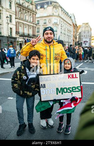 Londres, Royaume-Uni - 25 novembre 2023 : Marche nationale pour la Palestine Banque D'Images