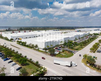 Vue aérienne des entrepôts de distribution, Miami, Floride, USA Banque D'Images