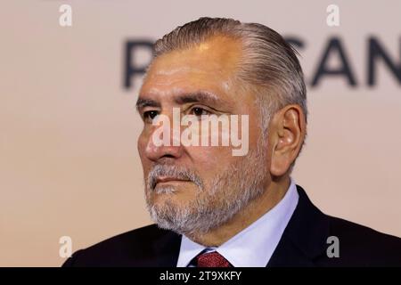 Mexico, Mexique. 27 novembre 2023. Adan Augusto Lopez, a été nommé coordinateur politique de l'unique pré-candidat à la présidence du Mexique par la coalition du mouvement de régénération nationale, Parti travailliste et Parti Vert, Claudia Sheinbaum Pardo lors de la conférence de presse à l'Hôtel Courtyard Revolucion à Mexico. Le 27 novembre 2023 à Mexico, Mexique (crédit image : © Luis Barron/eyepix via ZUMA Press Wire) USAGE ÉDITORIAL SEULEMENT! Non destiné à UN USAGE commercial ! Banque D'Images