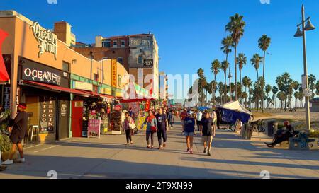 The Amazing Oceanfront Walk à Venice Beach - LOS ANGELES, ÉTATS-Unis - 5 NOVEMBRE 2023 Banque D'Images