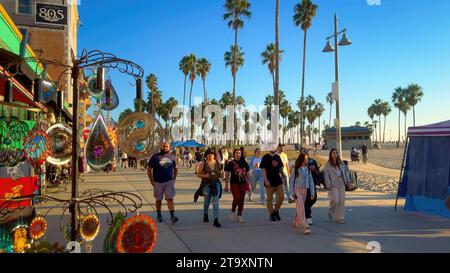 The Amazing Oceanfront Walk à Venice Beach - LOS ANGELES, ÉTATS-Unis - 5 NOVEMBRE 2023 Banque D'Images