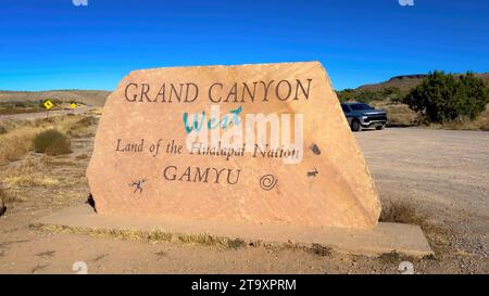 Grand Canyon West Sign Land of the Hualapai Nation - PEACH SPRINGS, ÉTATS-UNIS - 31 OCTOBRE 2023 Banque D'Images