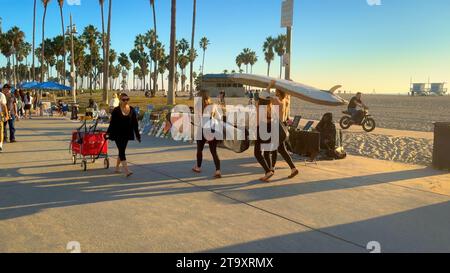 The Amazing Oceanfront Walk à Venice Beach - LOS ANGELES, ÉTATS-Unis - 5 NOVEMBRE 2023 Banque D'Images