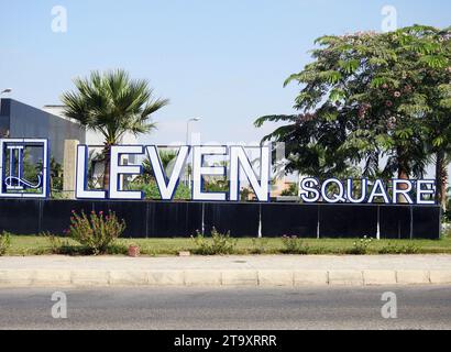 Le Caire, Egypte, septembre 23 2022 : Leven Square Egypte, un bâtiment à usage mixte qui offre une grande variété d'espaces commerciaux et administratifs, situé Banque D'Images