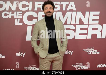 Rome, Italie. 27 novembre 2023. Kabir Tavani assiste au tapis rouge de la série Sky tv non ci resta che il crimine en avant-première au Space Moderno Cinema. Crédit : SOPA Images Limited/Alamy Live News Banque D'Images