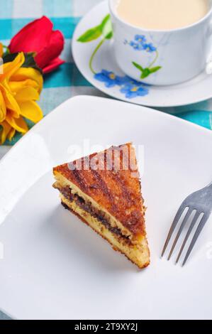 Sweet Martabak est fabriqué à partir d'un mélange de farine de blé bicarbonate de soude oeufs de poulet lait de coco Banque D'Images