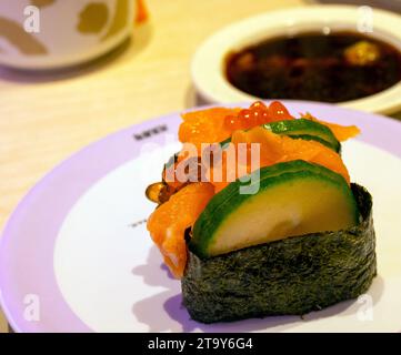 Assortiment de sushis japonais, oeufs de tobiko, restaurant japonais, Hong Kong, Chine. Banque D'Images