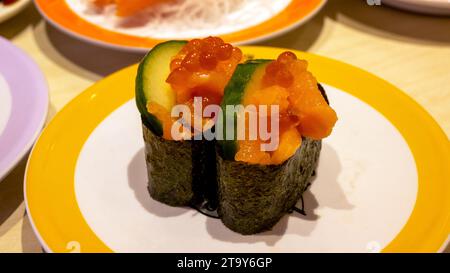 Assortiment de sushis japonais, oeufs de tobiko, restaurant japonais, Hong Kong, Chine. Banque D'Images