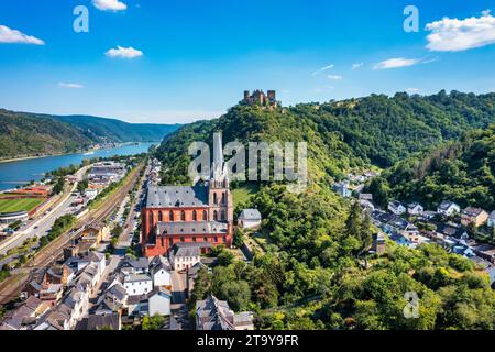 Vue sur la ville d'Oberwesel, vallée du Haut-Rhin, Allemagne. Ville d'Oberwesel et Église notre-Dame, Rhin moyen, Allemagne, Rhénanie-Palatinat Banque D'Images