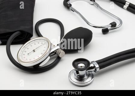 Tensiomètre médical manuel et stéthoscope. Sphygmomanomètre. Concept de santé. Banque D'Images