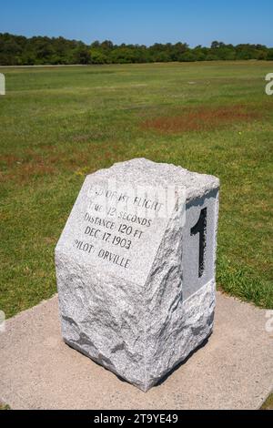 Le premier marqueur de vol au Wright Brothers National Memorial en Caroline du Nord Banque D'Images