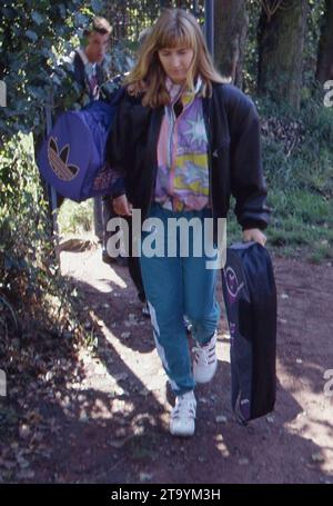 DATE D'ENREGISTREMENT NON INDIQUÉE Eine undatierte Aufnahme aus dem Jahr 1993 zeigt die deutsche Tennisspielerin Steffi Graf BEI den Mixed Masters 1993 in der Saarlandhalle in Saarbrücken. *** Une photo non datée de 1993 montre le joueur de tennis allemand Steffi Graf au Mixed Masters 1993 dans la Saarlandhalle à Saarbrücken Bub Credit : Imago/Alamy Live News Banque D'Images