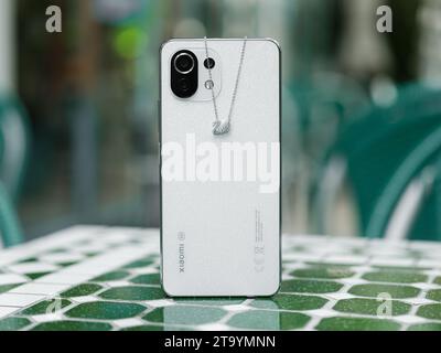 HCMC, VN - novembre 2023. Xiaomi 11 Lite 5G Swarovski pour un usage éditorial Banque D'Images