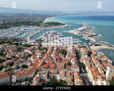 Antibes centre ville côtière France drone, aérien Banque D'Images