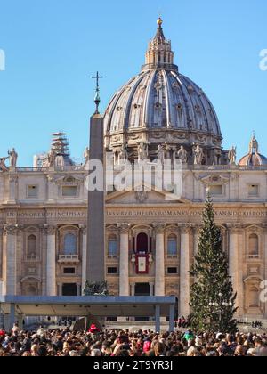 Sainte Messe à l'occasion du Saint Noël avec le Pape François au Vatican, célébrée depuis le balcon de Saint Basilique Pierre, Saint-Pierre Peter's Square. Banque D'Images