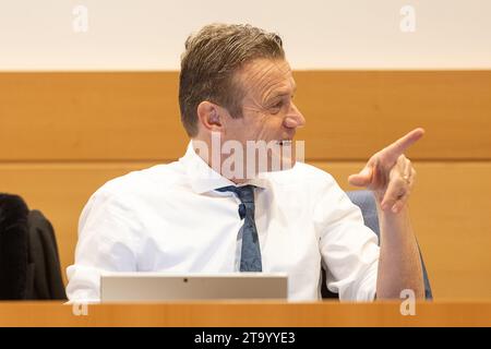 Bruxelles, Belgique. 28 novembre 2023. Le ministre de la Justice Paul Van Tigchelt photographié lors d’une session des commissions de chambre pour la Justice, mardi 28 novembre 2023 au Parlement fédéral à Bruxelles. Van Tigchelt, ministre de la Justice nouvellement nommé, présentera sa déclaration de politique générale lors de la commission. BELGA PHOTO JAMES ARTHUR GEKIERE crédit : Belga News Agency/Alamy Live News Banque D'Images