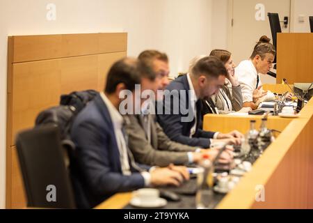 Bruxelles, Belgique. 28 novembre 2023. Le ministre de la Justice Paul Van Tigchelt photographié lors d’une session des commissions de chambre pour la Justice, mardi 28 novembre 2023 au Parlement fédéral à Bruxelles. Van Tigchelt, ministre de la Justice nouvellement nommé, présentera sa déclaration de politique générale lors de la commission. BELGA PHOTO JAMES ARTHUR GEKIERE crédit : Belga News Agency/Alamy Live News Banque D'Images