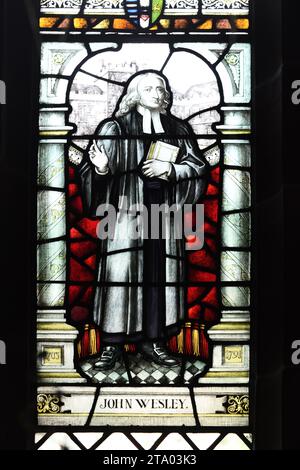 Portrait complet de John Wesley (1703-1791) ecclésiastique anglais, Evengelist & Méthodiste. Vitrail dans le Cloisters Chester Cathedral Banque D'Images
