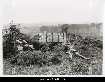 WW1 première Guerre mondiale - trois soldats à un poste de mitrailleuse, France Banque D'Images