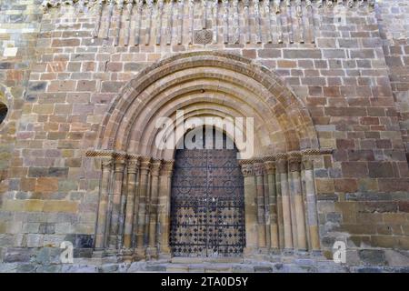 Abbaye de Veruela (Real Monasterio de Santa María de Veruela), cistercienne du 12th siècle. Porte romane. Vera de Moncayo, Saragosse, Aragón, Espagne. Banque D'Images