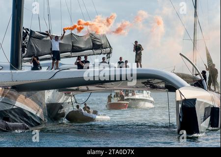 Yann Guichard, skipper du maxi trimaran Spindrift 2, catégorie ultime, célèbre après avoir terminé 2e de la route du Rhum destination Guadeloupe, à Pointe à Pitre, Guadeloupe, le 10 novembre 2014 - photo Olivier Blanchet / DPPI Banque D'Images