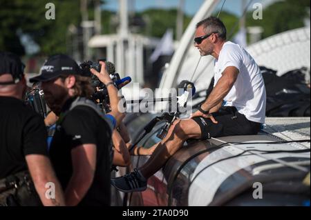 Yann Guichard, skipper du maxi trimaran Spindrift 2, catégorie ultime, s’adresse aux médias après avoir terminé 2e de la route du Rhum destination Guadeloupe, à Pointe à Pitre, Guadeloupe, le 10 novembre 2014 - photo Olivier Blanchet / DPPI Banque D'Images