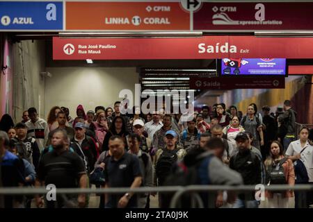 Sao Paulo, Brésil. 28 novembre 2023. SP - SAO PAULO - 11/28/2023 - SAO PAULO, GRÈVE, MÉTRO, CHEMINS DE FER - Luz Station lors de l'arrêt partiel des trains de métro de Sao Paulo et CPTM (Companhia Paulista de Trens Metropolitanos) travailleurs des chemins de fer ce mardi (28 ) contre l'intention du gouverneur Tarcisio de Freitas (Républicains) de privatiser les entreprises publiques. Photo : Suamy Beydoun/AGIF crédit : AGIF/Alamy Live News Banque D'Images