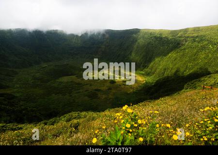 Capturer la beauté à couper le souffle des Açores, Portugal : un voyage inoubliable à travers les paysages étonnants de ce paradis atlantique Banque D'Images
