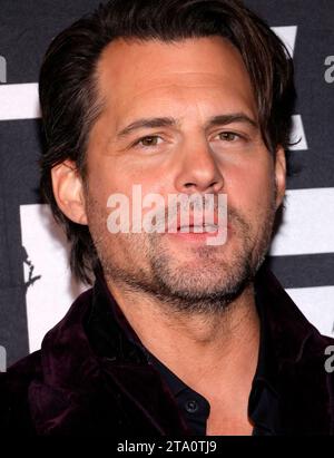 LOS ANGELES, CA - NOVEMBRE 27 : Kristoffer Polaha à la première de The Shift à AMC The Grove 14 à Los Angeles, Californie le 27 novembre 2023. Droit d'auteur : xFayexSadoux Banque D'Images