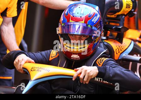 Abu Dhabi, Abu Dhabi. 28 novembre 2023. Oscar Piastri (AUS) McLaren MCL60. 28.11.2023. Essais de Formule 1, circuit de Yas Marina, Abu Dhabi, mardi. Le crédit photo doit se lire : XPB/Press Association Images. Crédit : XPB Images Ltd/Alamy Live News Banque D'Images