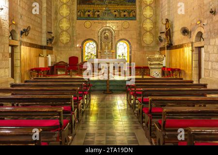 Madaba, Jordanie - 5 novembre 2022 : intérieur de l'église Saint-Jean-Baptiste Banque D'Images