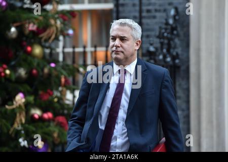 Londres, Angleterre, Royaume-Uni. 28 novembre 2023. STEVE BARCLAY, secrétaire britannique à l'environnement, quitte Downing Street après une réunion du Cabinet. (Image de crédit : © Thomas Krych/ZUMA Press Wire) USAGE ÉDITORIAL SEULEMENT! Non destiné à UN USAGE commercial ! Banque D'Images