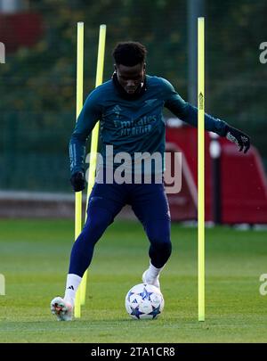 Bukayo Saka d'Arsenal lors d'une séance d'entraînement au centre d'entraînement d'Arsenal à London Colney, Hertfordshire. Date de la photo : mardi 28 novembre 2023. Banque D'Images
