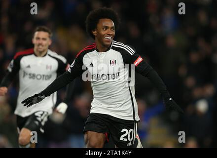 BUT 2-1, Willian de Fulham célébration du but après avoir marqué un penalty. - Fulham v Wolverhampton Wanderers, Premier League, Craven Cottage Stadium, Londres, Royaume-Uni - 27 novembre 2023. Usage éditorial uniquement - des restrictions DataCo s'appliquent. Banque D'Images