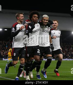 BUT 2-1, Willian de Fulham célébration du but après avoir marqué un penalty. - Fulham v Wolverhampton Wanderers, Premier League, Craven Cottage Stadium, Londres, Royaume-Uni - 27 novembre 2023. Usage éditorial uniquement - des restrictions DataCo s'appliquent. Banque D'Images