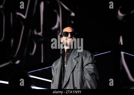 Mexico, Mexique. 27 novembre 2023. 26 novembre 2023, Mexico, Mexique : le chanteur colombien Juan Luis Londoño Arias, connu sous le nom de Maluma, joue dans le cadre du festival de musique reggaeton 'Coca Cola Flow Fest 2023' à Autodromo Hermanos Rodriguez. Le 26 novembre 2023 à Mexico, Mexique. (Photo de Essene Hernandez/Eyepix/Sipa USA) crédit : SIPA USA/Alamy Live News Banque D'Images