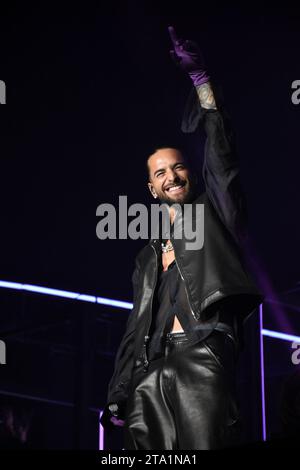 Mexico, Mexique. 27 novembre 2023. 26 novembre 2023, Mexico, Mexique : le chanteur colombien Juan Luis Londoño Arias, connu sous le nom de Maluma, joue dans le cadre du festival de musique reggaeton 'Coca Cola Flow Fest 2023' à Autodromo Hermanos Rodriguez. Le 26 novembre 2023 à Mexico, Mexique. (Photo de Essene Hernandez/Eyepix/Sipa USA) crédit : SIPA USA/Alamy Live News Banque D'Images