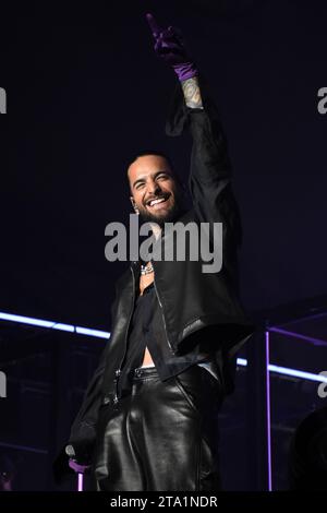 Mexico, Mexique. 27 novembre 2023. 26 novembre 2023, Mexico, Mexique : le chanteur colombien Juan Luis Londoño Arias, connu sous le nom de Maluma, joue dans le cadre du festival de musique reggaeton 'Coca Cola Flow Fest 2023' à Autodromo Hermanos Rodriguez. Le 26 novembre 2023 à Mexico, Mexique. (Photo de Essene Hernandez/Eyepix/Sipa USA) crédit : SIPA USA/Alamy Live News Banque D'Images