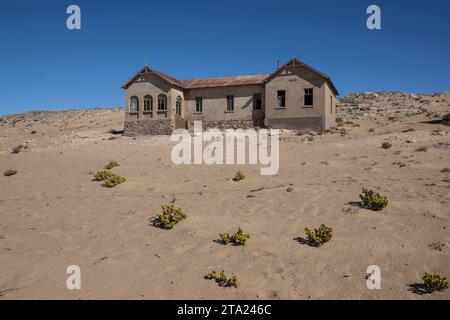 Maison du docteur, Kolmanskop, ville fantôme, ville diamantaire, Luederitz, Namibie Banque D'Images