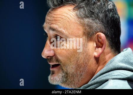 Franck Haise, entraîneur-chef du RC Lens, lors d'une conférence de presse à l'Emirates Stadium, Londres. Date de la photo : mardi 28 novembre 2023. Banque D'Images